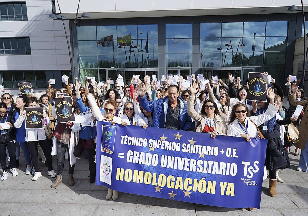 Técnicos, manifestándose en la huelga de este jueves.