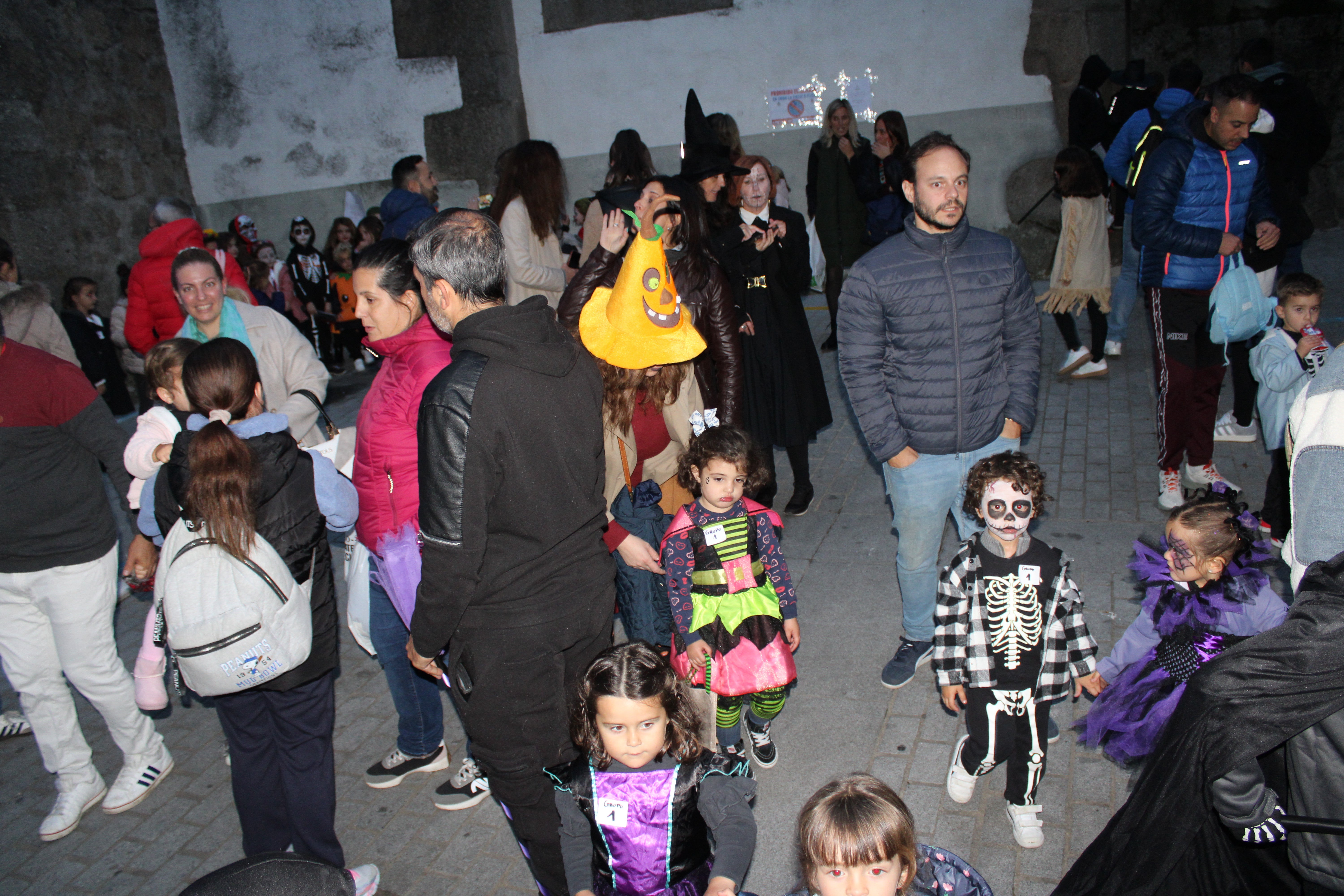 Éxito de la programación de Halloween, que se cambia al pabellón Sierra de Béjar por mal tiempo