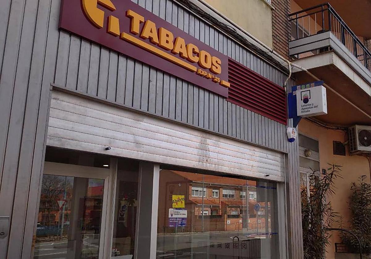 Imagen de la administración de lotería en la que se ha vendido el boleto acertante.