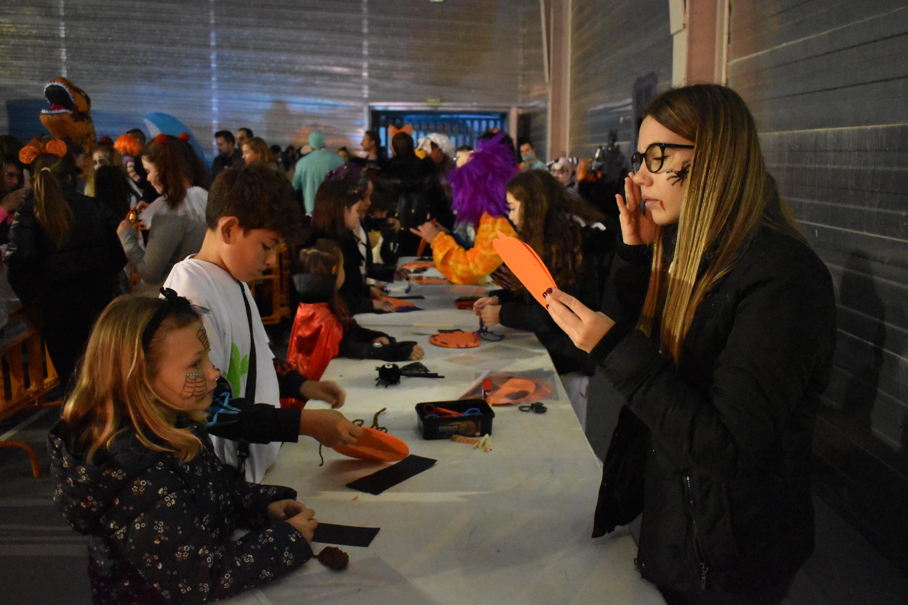 Túnel del terror, juegos y bailes en la tarde de Halloween en Carbajosa de la Sagrada