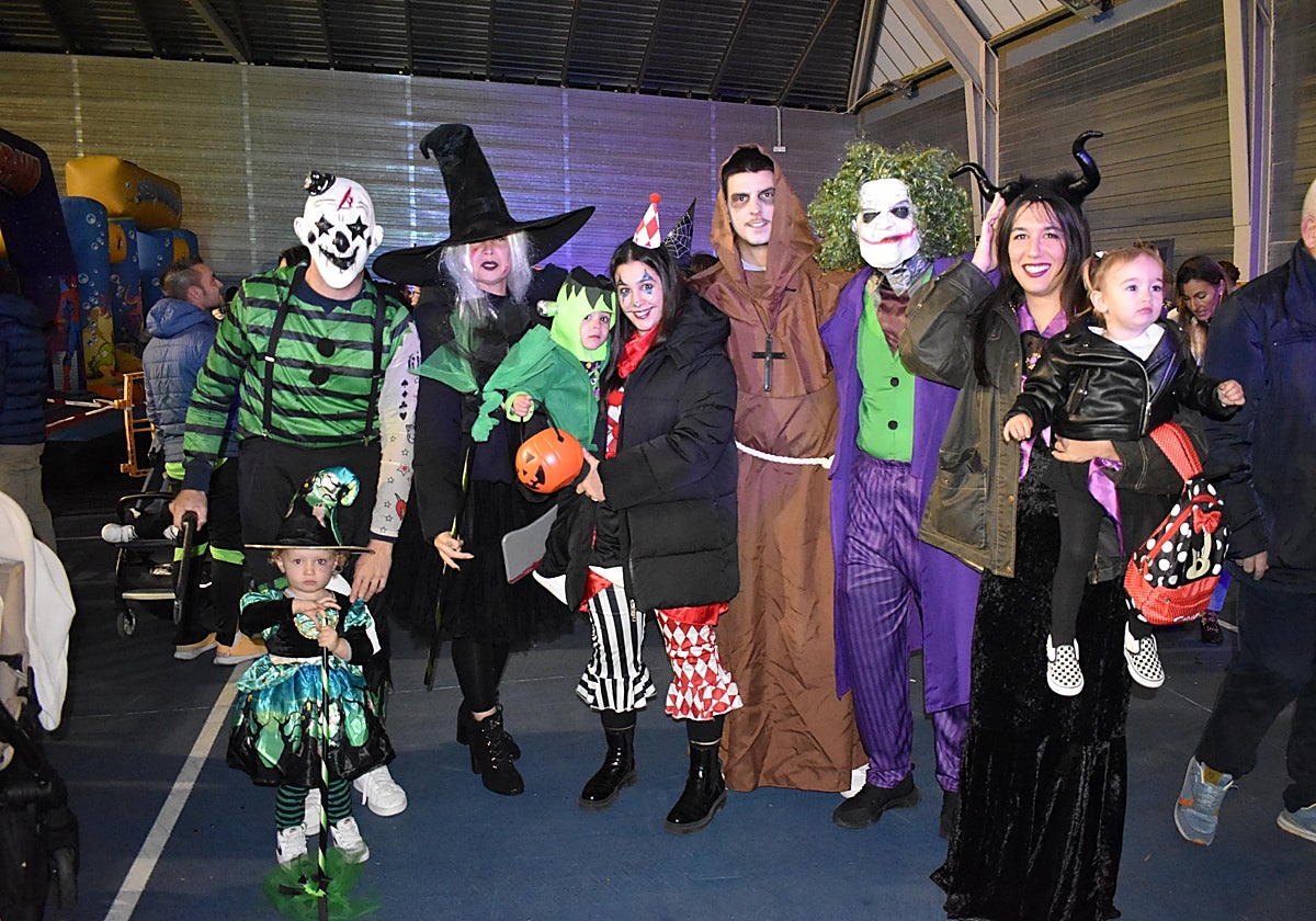 Túnel del terror, juegos y bailes en la tarde de Halloween en Carbajosa de la Sagrada