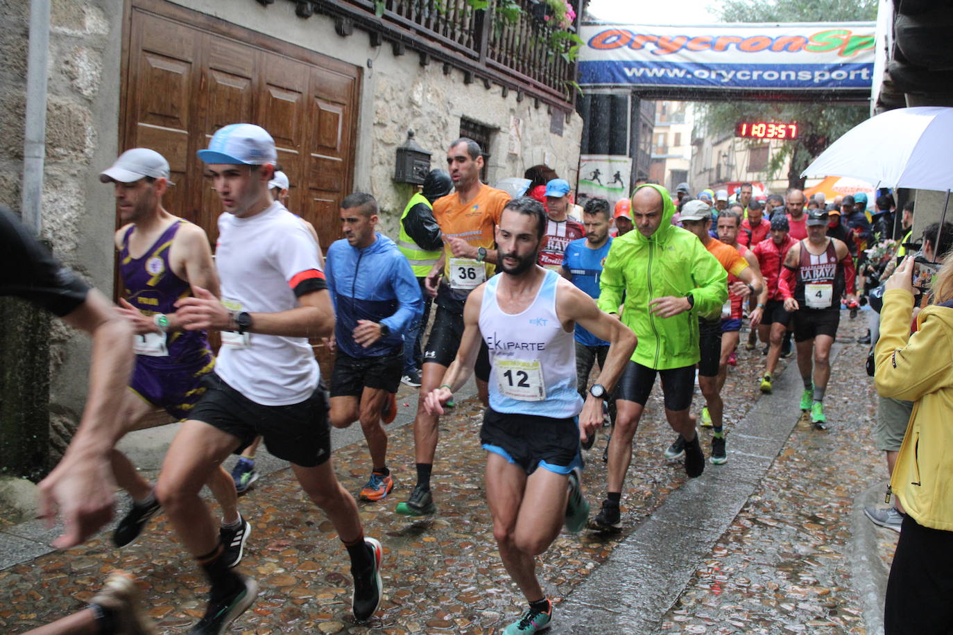 La lluvia no puede con la carrera de los lagares de San Esteban de la Sierra