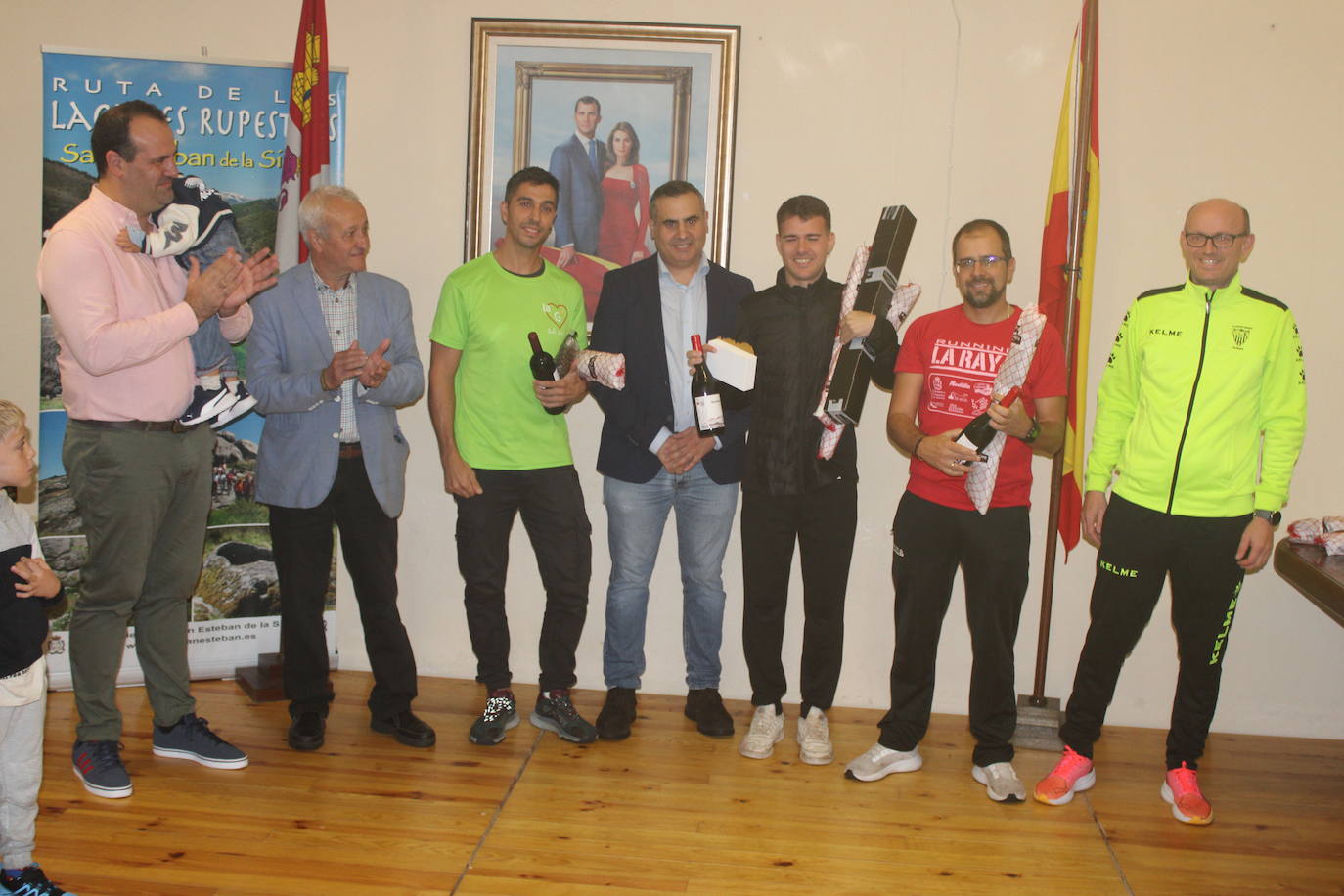 La lluvia no puede con la carrera de los lagares de San Esteban de la Sierra