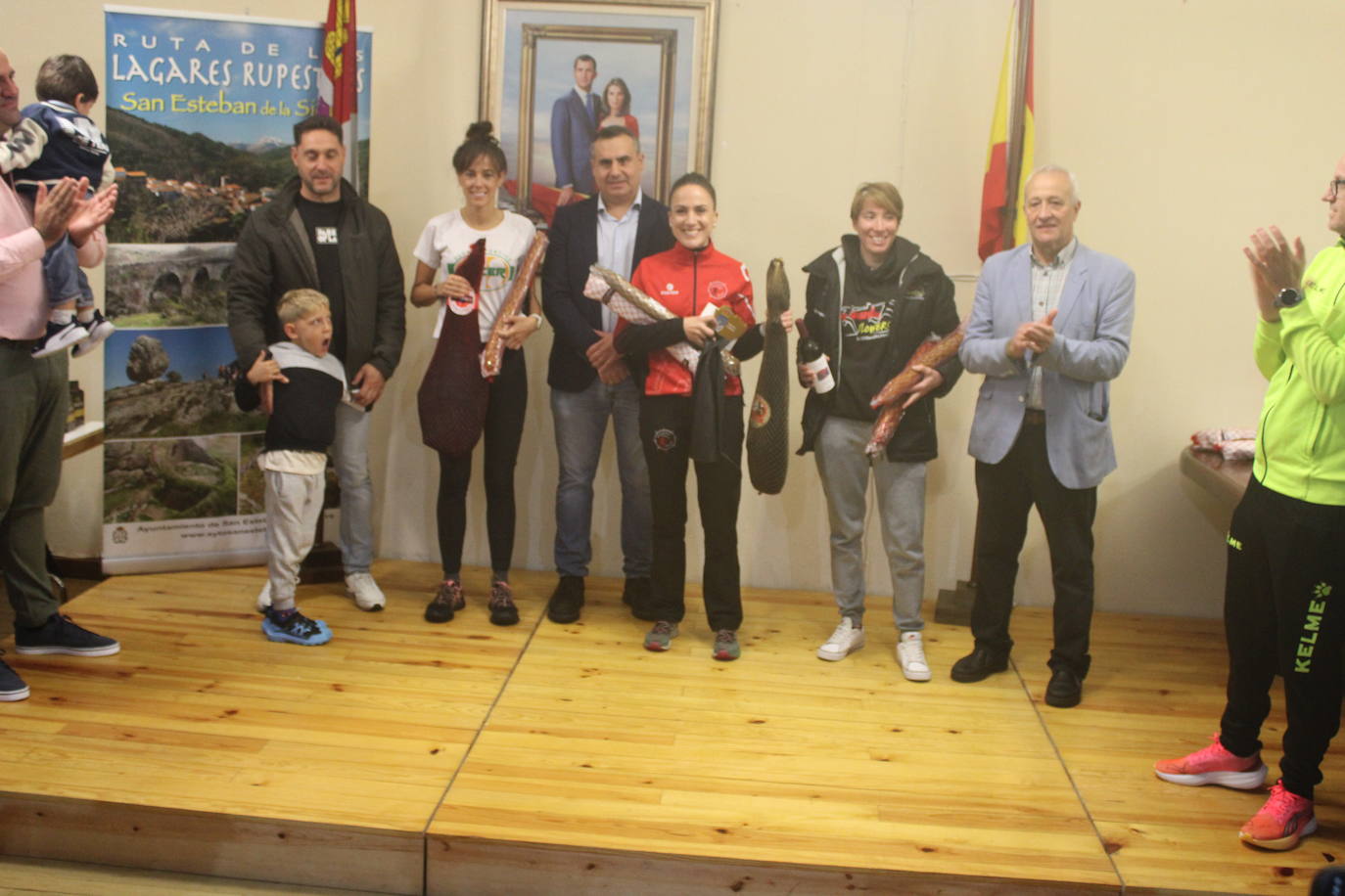 La lluvia no puede con la carrera de los lagares de San Esteban de la Sierra