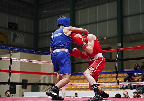 Imagen de uno de los combates en el frontón de San José.