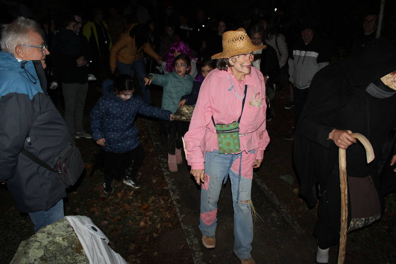 Niños y mayores disfrutan en El Tejado