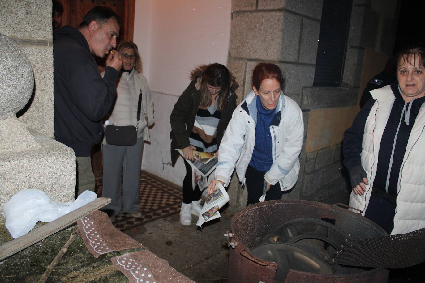 Niños y mayores disfrutan en El Tejado