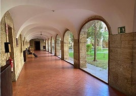 Una de las zonas de ventanas del claustro que será parte de la intervención