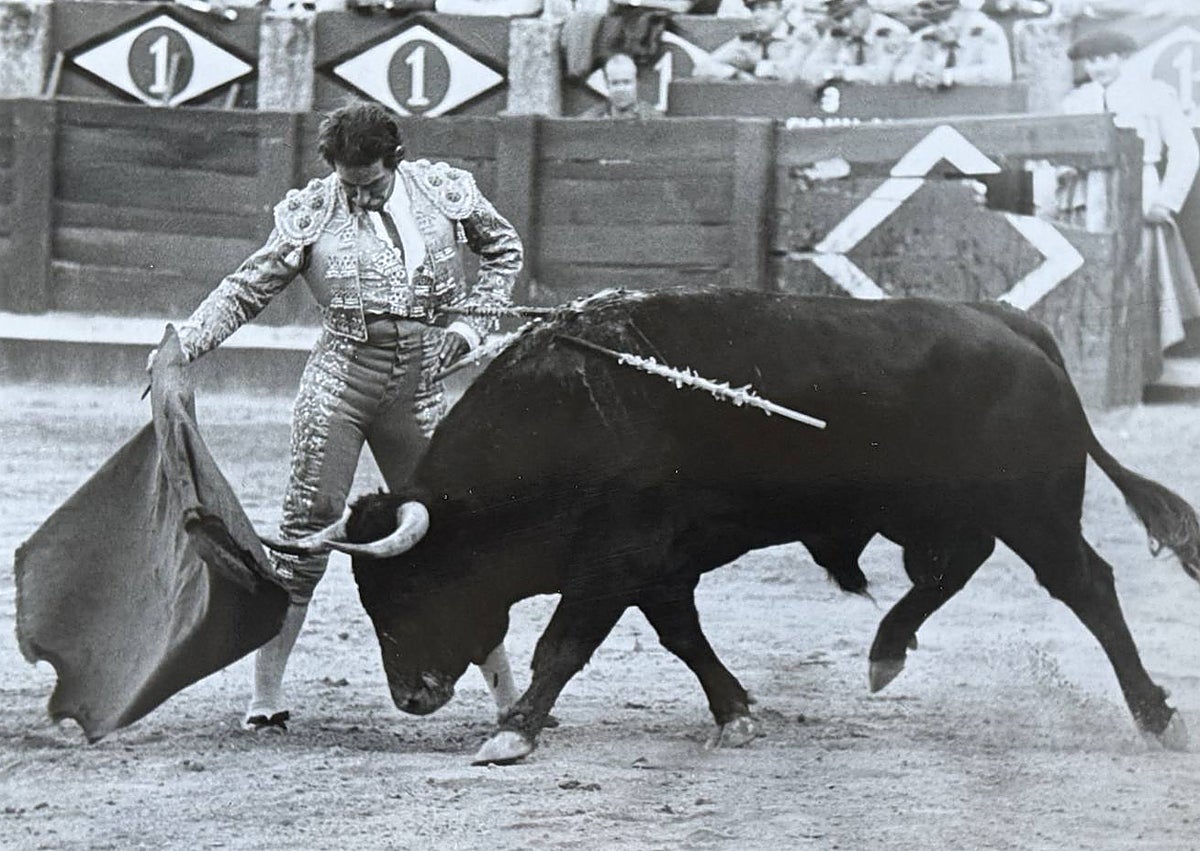 Imagen secundaria 1 - Tres momentos de actuaciones de Rafael de Paula en la plaza de toros de La Glorieta. 