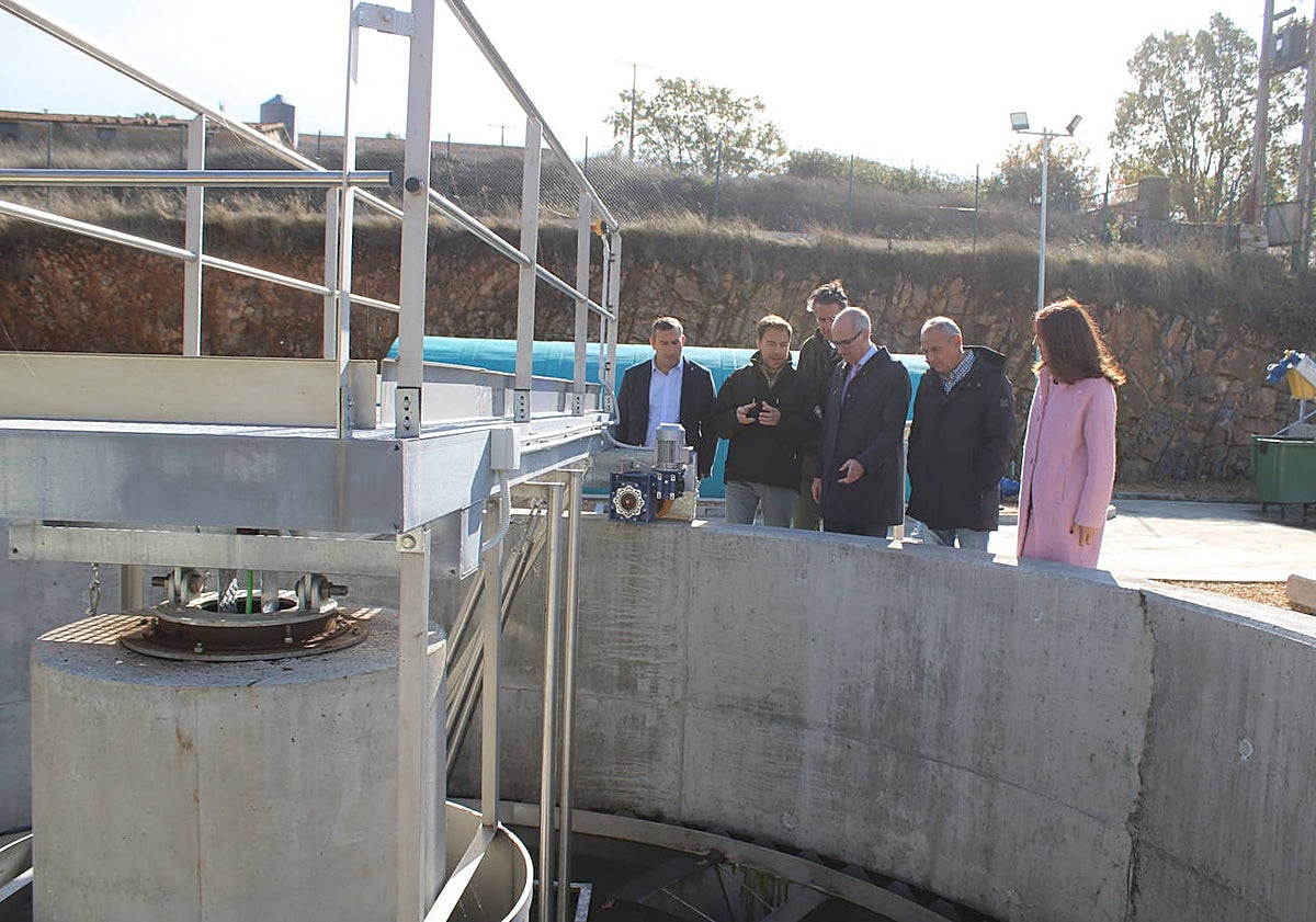 Imagen principal - Vista de la estación depuradora de Linares de Riofrío.