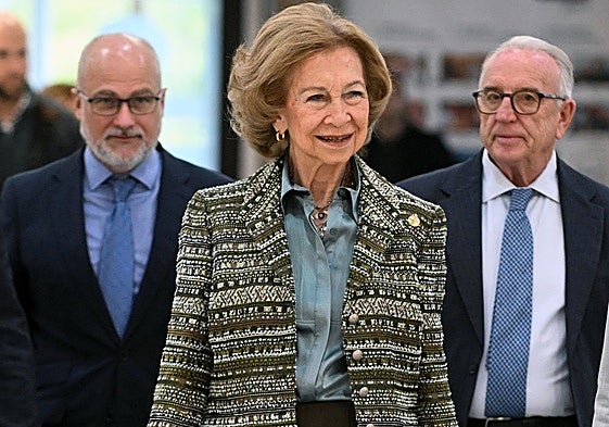 La reina Sofia a su llegada a la Gran Recogida del Banco de Alimentos.