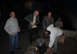 Preparativo de los calbotes o castañas asadas