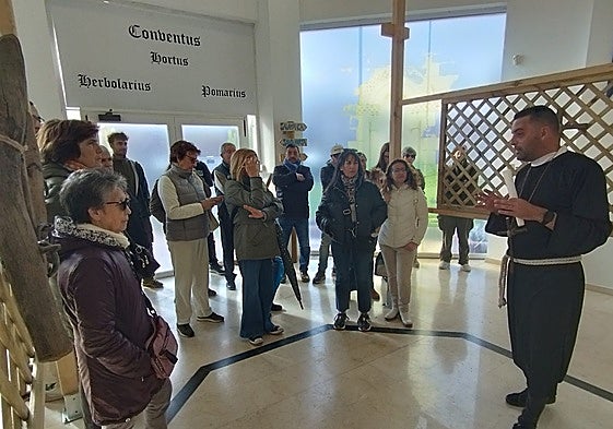 Visita guiada por el nuevo espacio expositivo 'Ora et labora' en Santa Marta de Tormes.