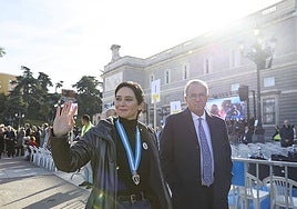 La presidenta de la Comunidad de Madrid, Isabel Díaz Ayuso, antes de la Misa Mayor de la Virgen de la Almudena, en la plaza de la Almudena