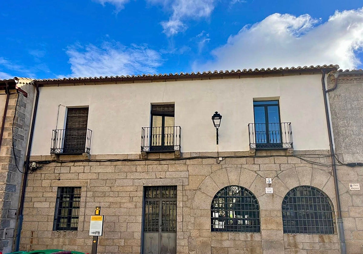 Fachada de la antigua biblioteca de Ledesma, un local que se transformará en cafetería.