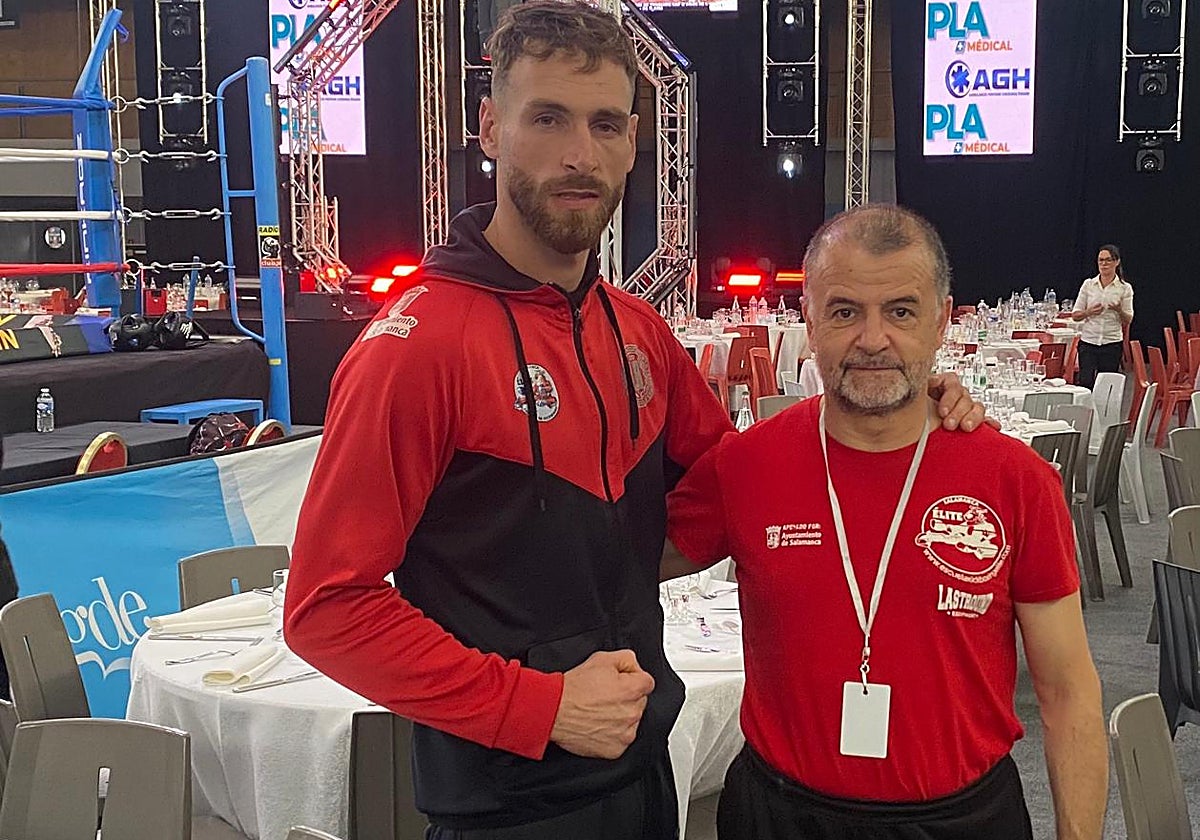 Andrés Bernabé, con su entrenador, Manuel García Ramiro.