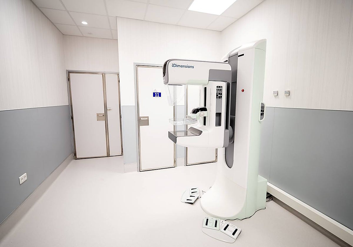 Mamógrafo instalado en el Hospital HM Santísima Trinidad.