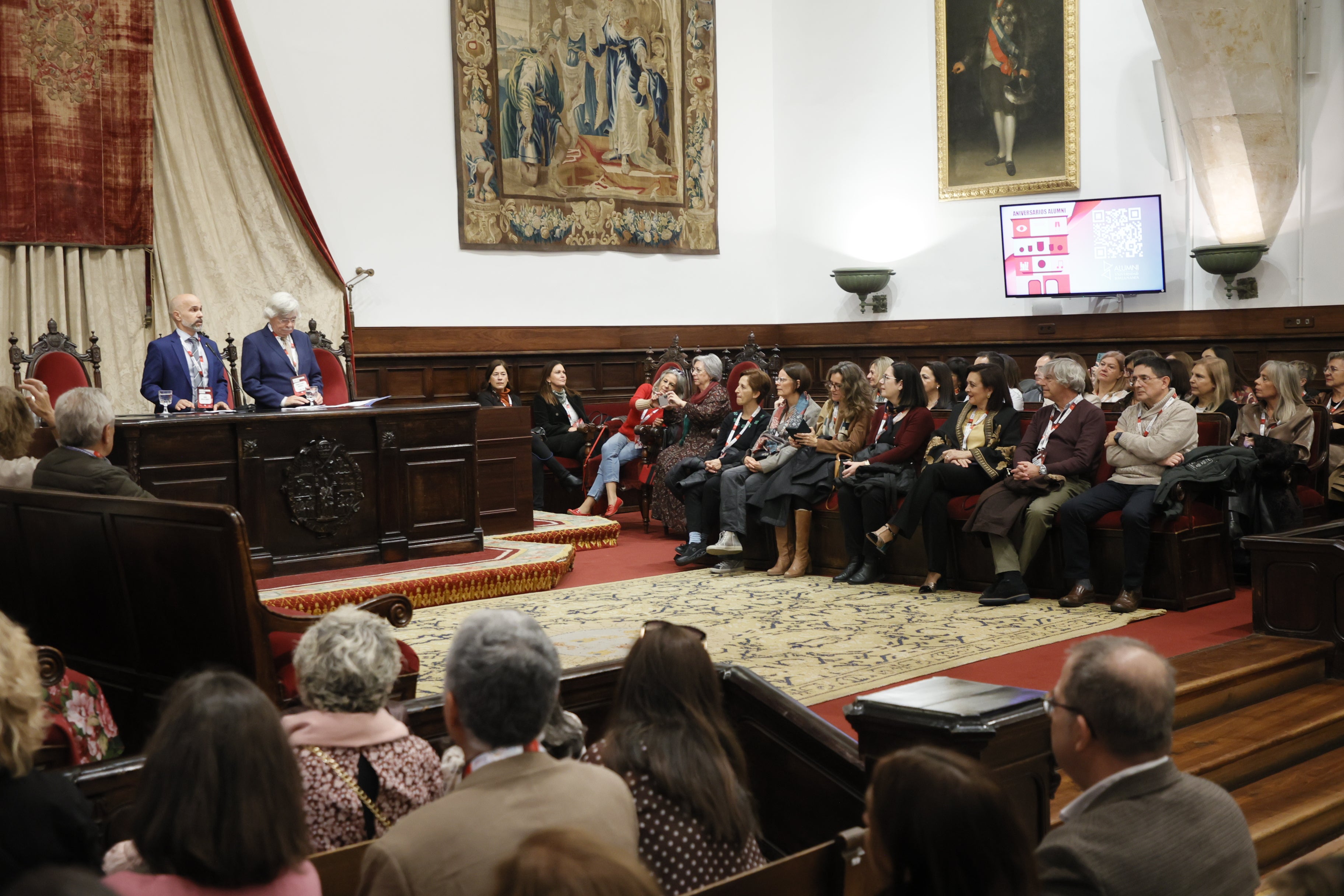 El Paraninfo revive las risas de los antiguos alumnos cuatro décadas después