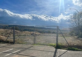 Imagen de los terrenos que, en su día, preparó el PSOE para acoger el camping municipal de La Cerrallana.