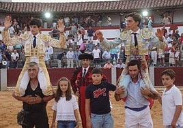 Cristián González y Julio Norte, a hombros en la plaza de toros de Guijuelo.