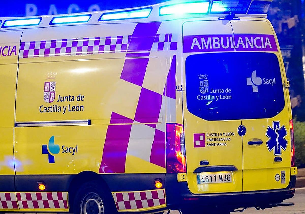 Una ambulancia de soporte vital básico, circulando por la capital.