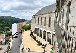 Parte exterior y terraza con inmejorables vistas de la residencia Mamá Margarita, en Béjar.