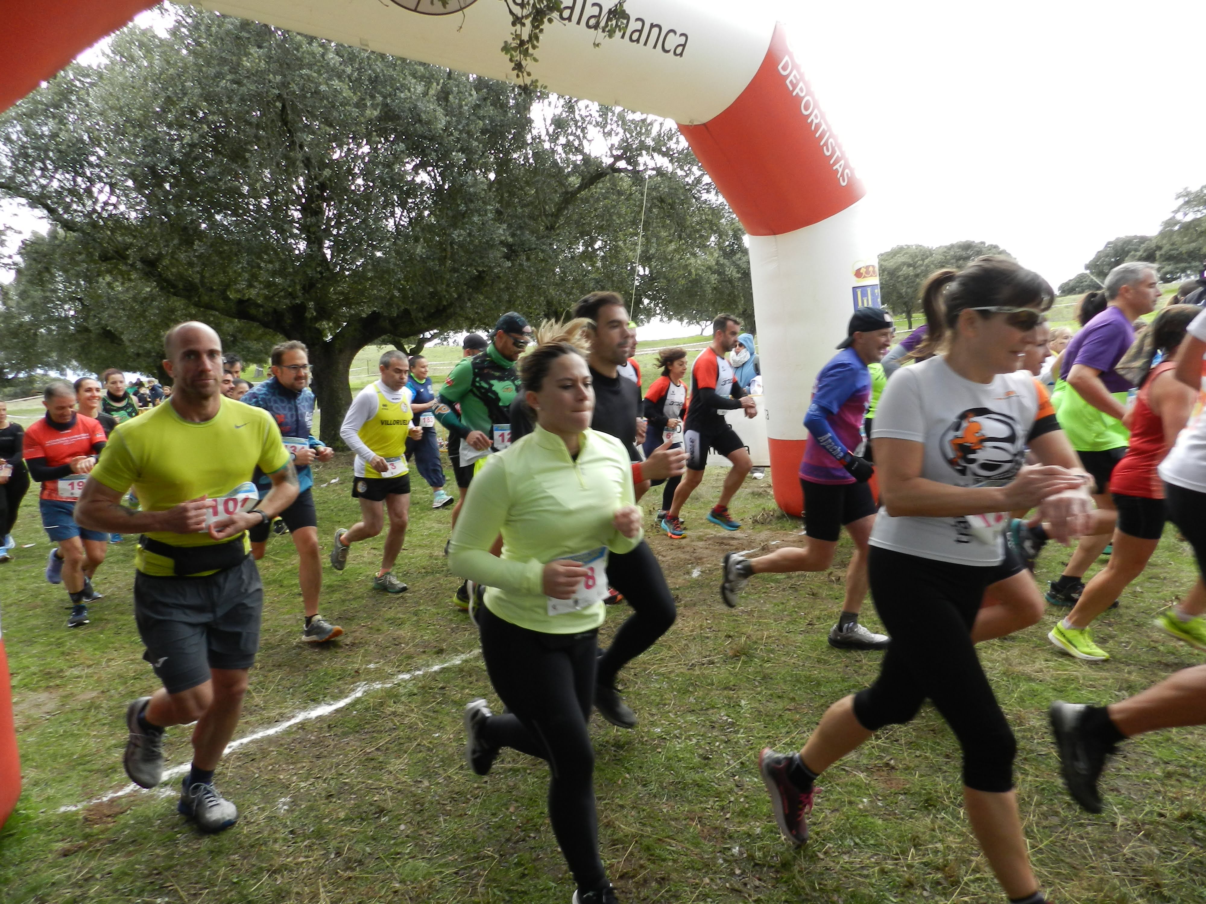 Fiesta del campo a través en Castro Enríquez: inicio de los Juegos Escolares y Carrera Popular Taurina
