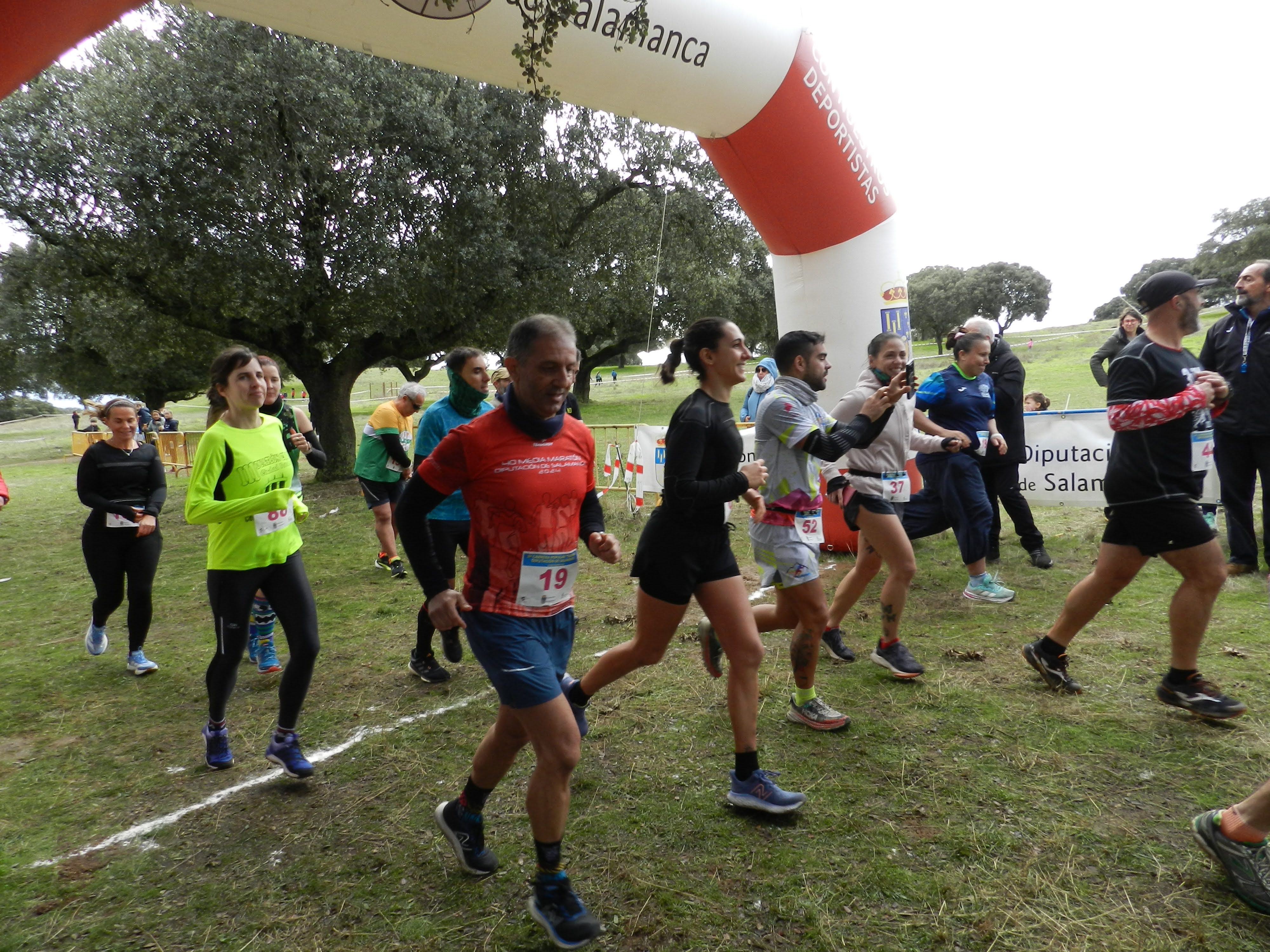 Fiesta del campo a través en Castro Enríquez: inicio de los Juegos Escolares y Carrera Popular Taurina