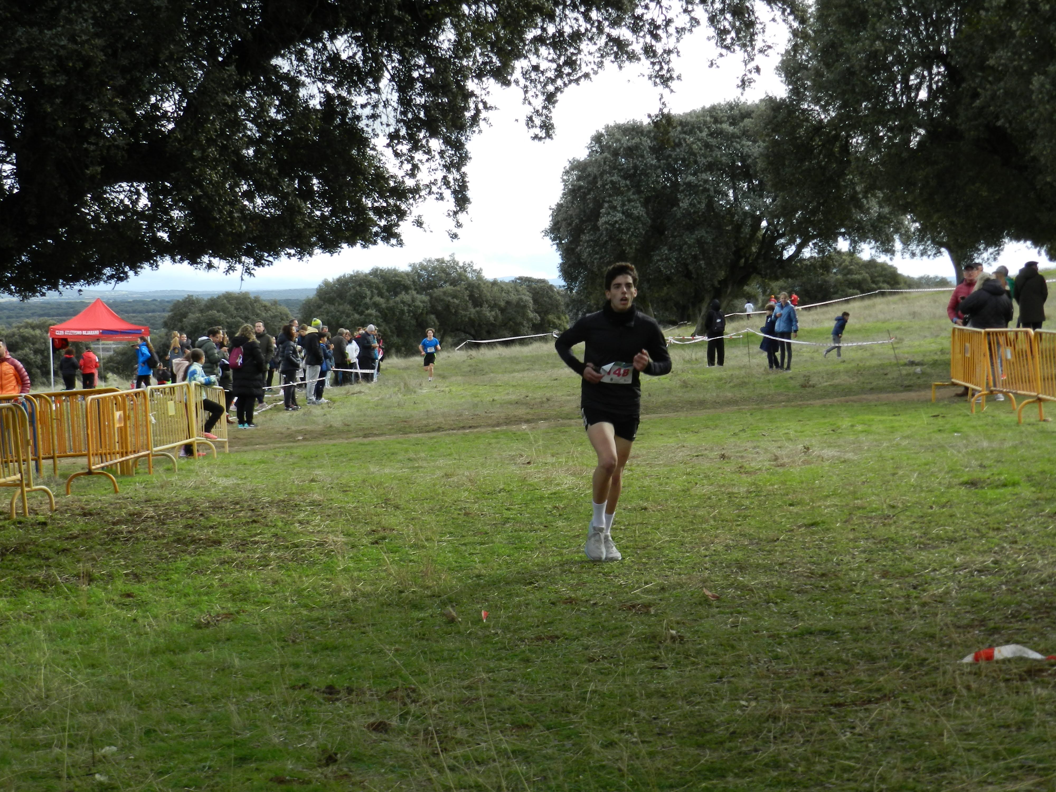 Fiesta del campo a través en Castro Enríquez: inicio de los Juegos Escolares y Carrera Popular Taurina