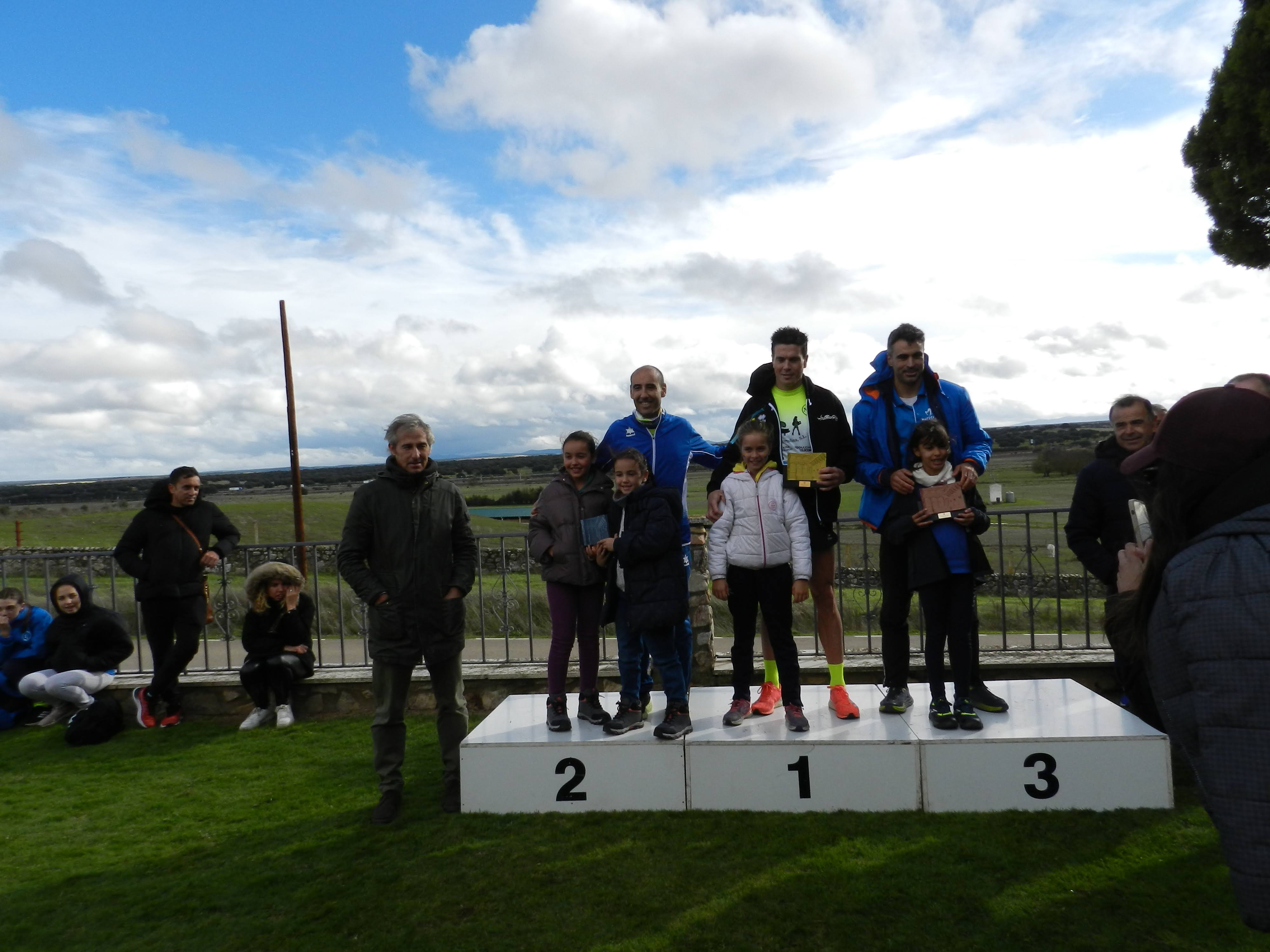 Fiesta del campo a través en Castro Enríquez: inicio de los Juegos Escolares y Carrera Popular Taurina