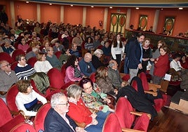 Imagen del público asistente al concierto con las autoridades en primera fila