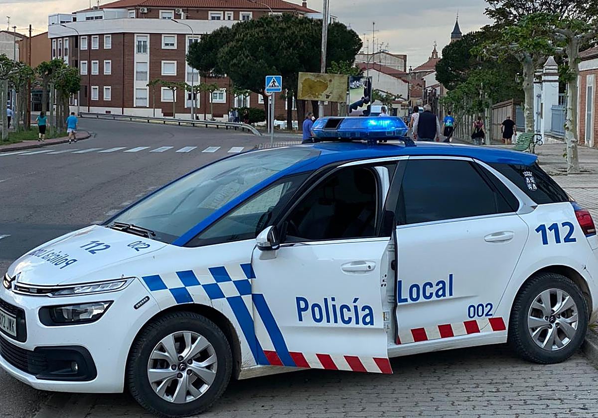 Una dotación de la Policía Local de Peñaranda.