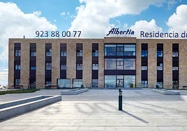 El espectacular edificio de la residencia de Grupo Albertia en Castellanos de Moriscos.