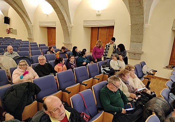 Imagen del público asistente a la presentación del libro de Hugo Escribano