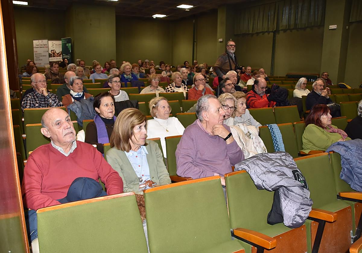 Asistentes a la charla sobre el patrimonio industrial en la Escuela de Ingenieros de Béjar.
