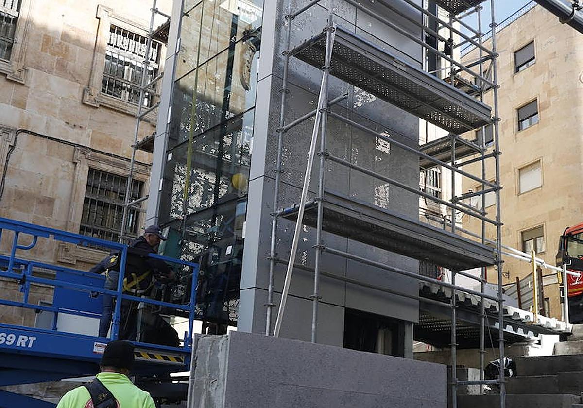 Imagen del avance de las obras del ascensor.