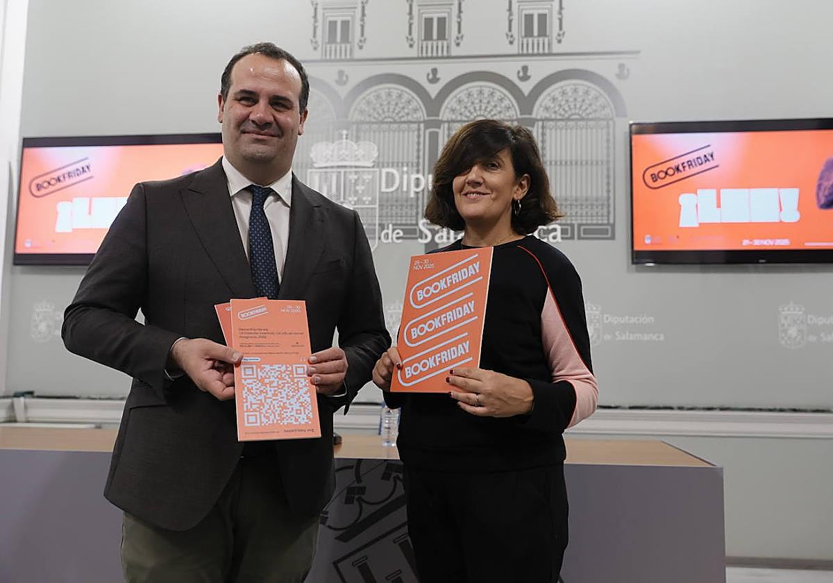 El diputado de Cultura, David Mingo, y la presidenta de la Asociación Soy de la Cuesta, Lara Sánchez, en la presentación del Book Friday.