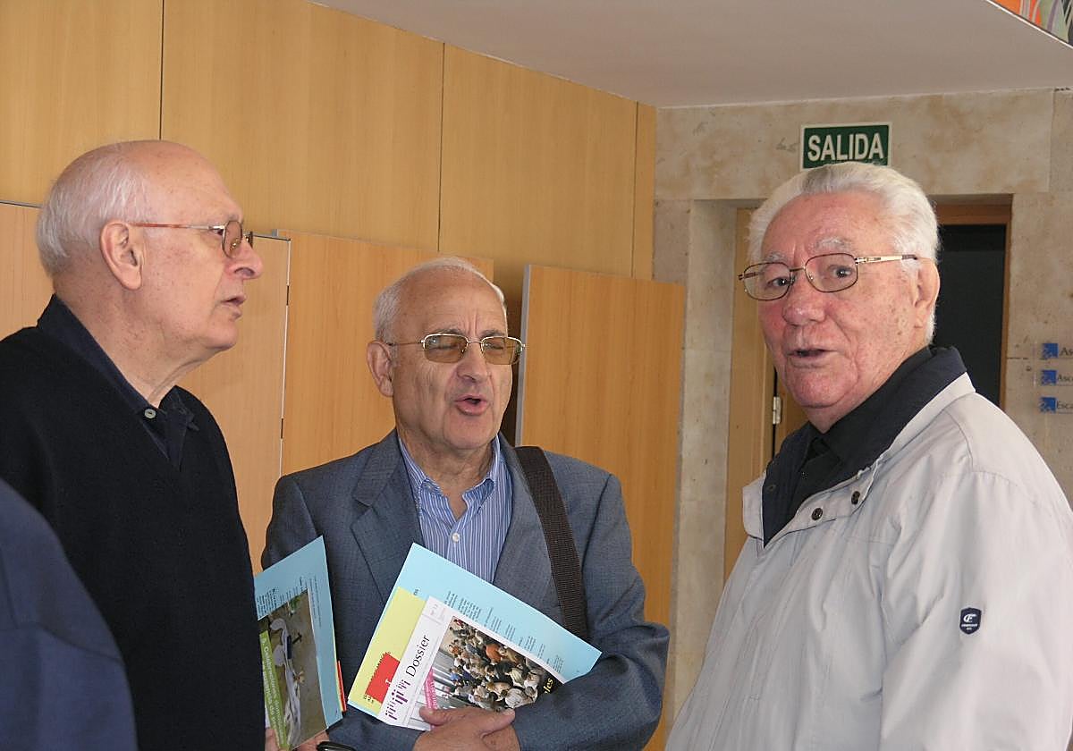 Leoncio Redero, a la derecha, en una visita a Salamanca.