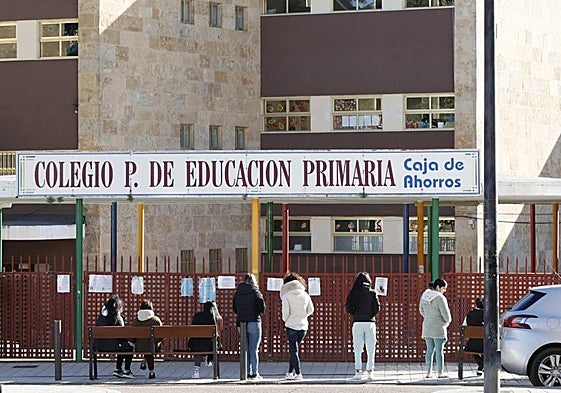 El colegio Caja de Ahorros, en El Rollo.