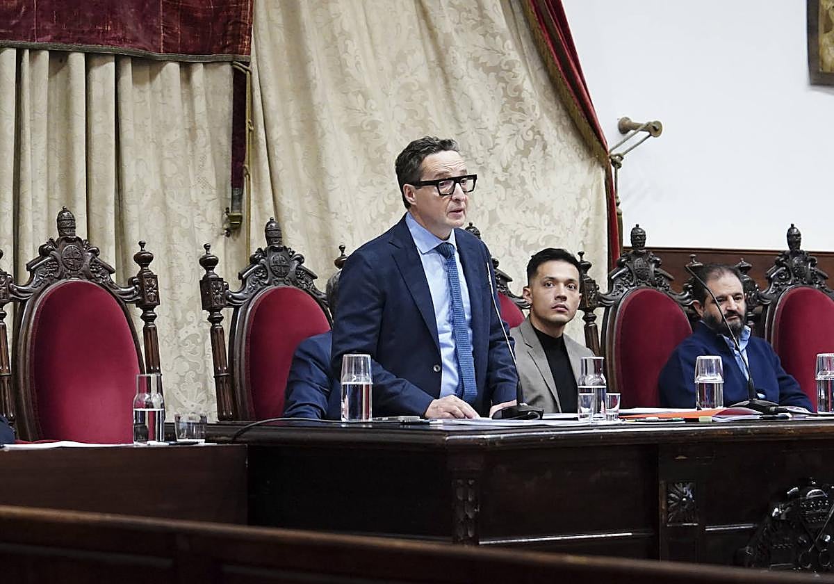 Juan Manuel Corchado, durante la sesión ordinaria del Claustro.