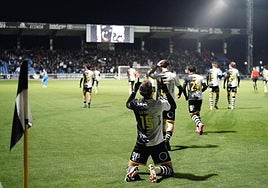 Gastón celebra su diana ante el Real Madrid Castilla.