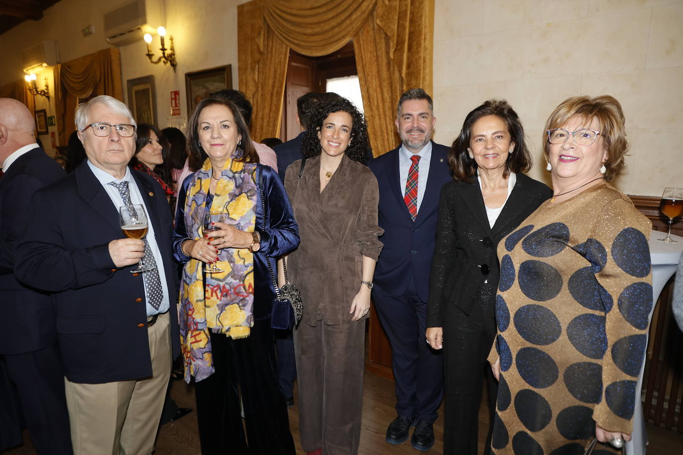 Veteranas y noveles en el gran día de la Farmacia salmantina