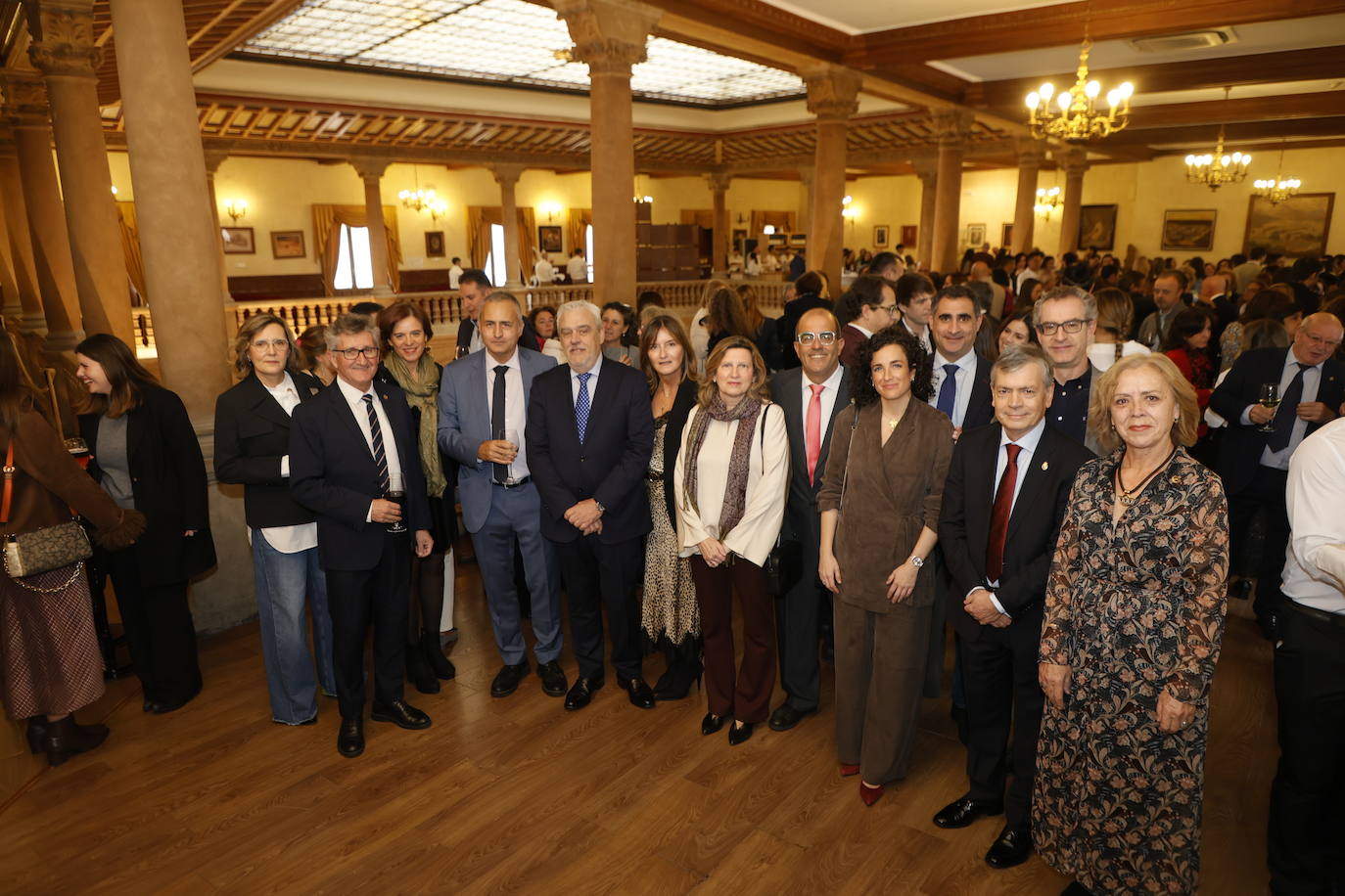 Veteranas y noveles en el gran día de la Farmacia salmantina