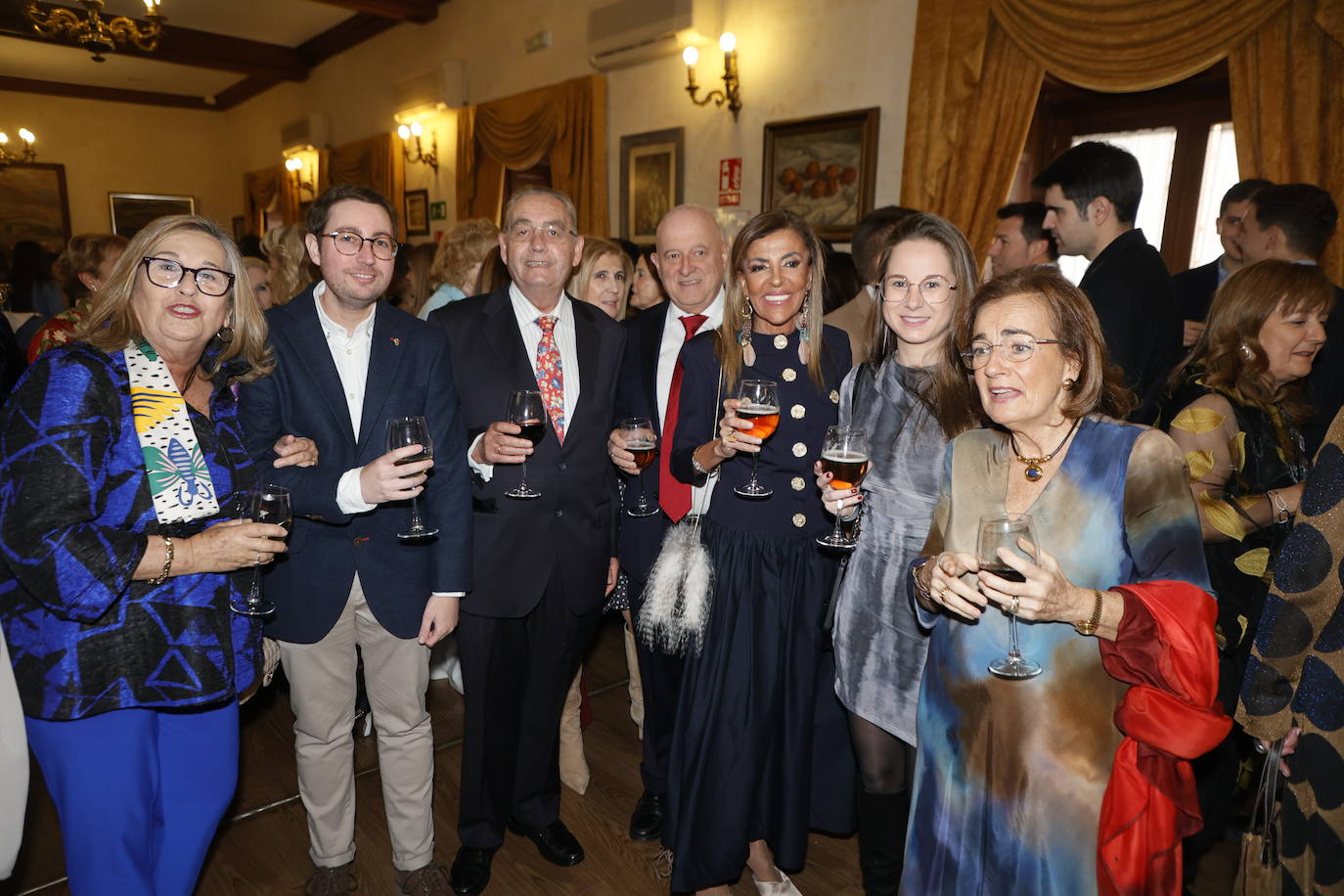 Veteranas y noveles en el gran día de la Farmacia salmantina