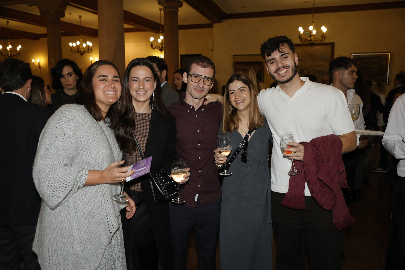Veteranas y noveles en el gran día de la Farmacia salmantina