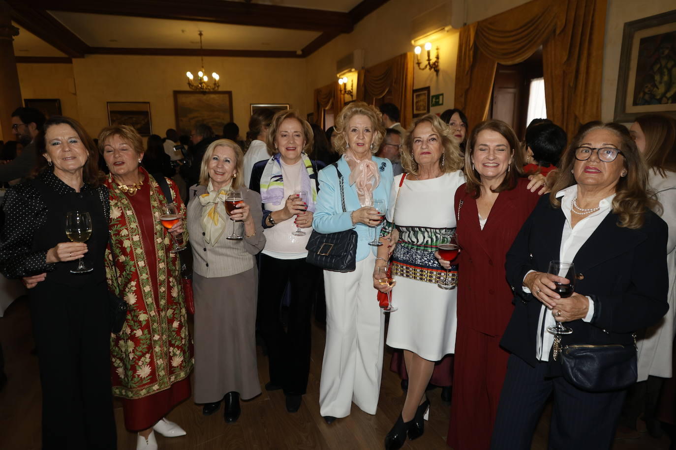 Veteranas y noveles en el gran día de la Farmacia salmantina