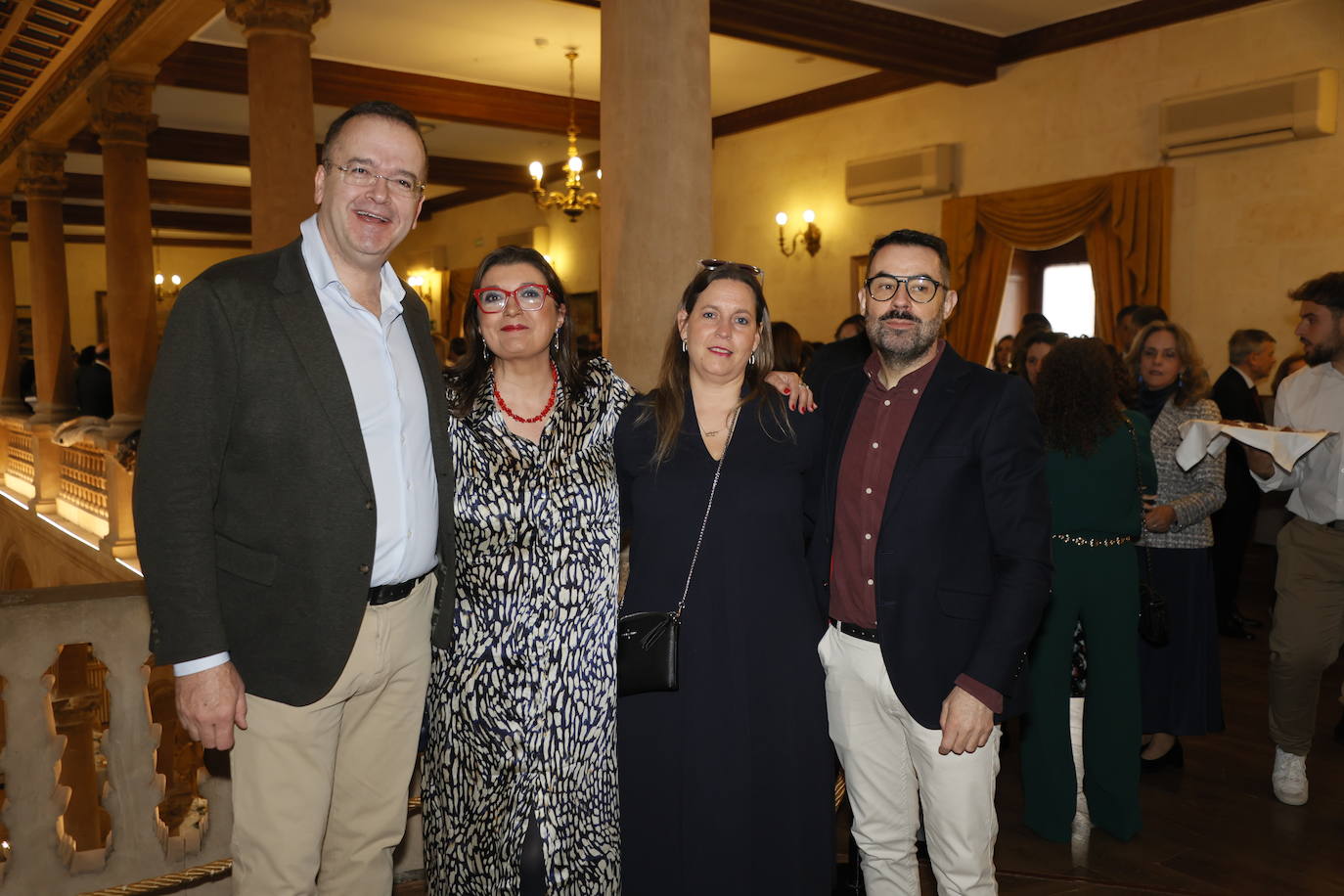 Veteranas y noveles en el gran día de la Farmacia salmantina
