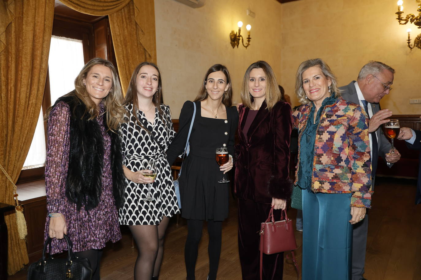 Veteranas y noveles en el gran día de la Farmacia salmantina