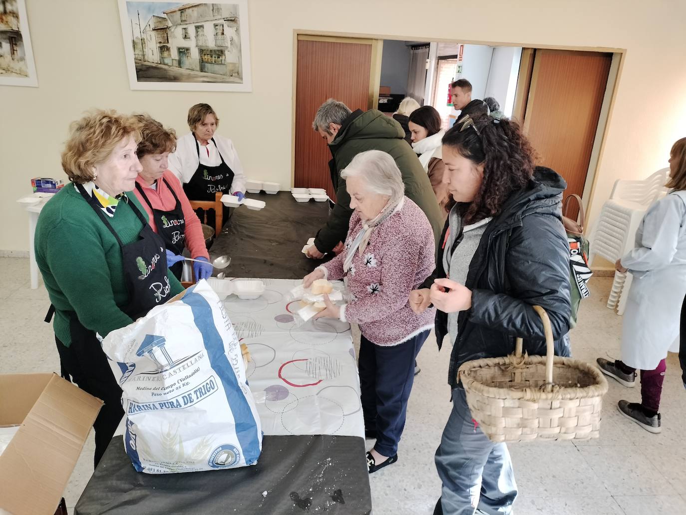 Linares de Riofrío disfruta de su jornada micológica pese al mal año de setas