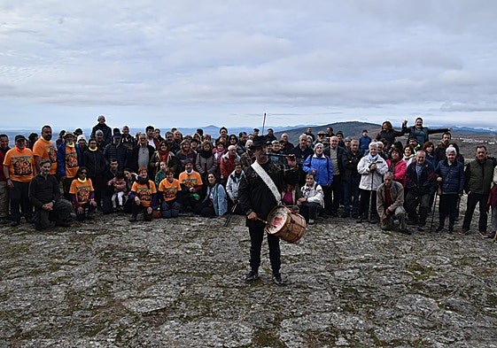 Asistentes a la última marcha del Festival de La Candela en la localidad de El Cerro.